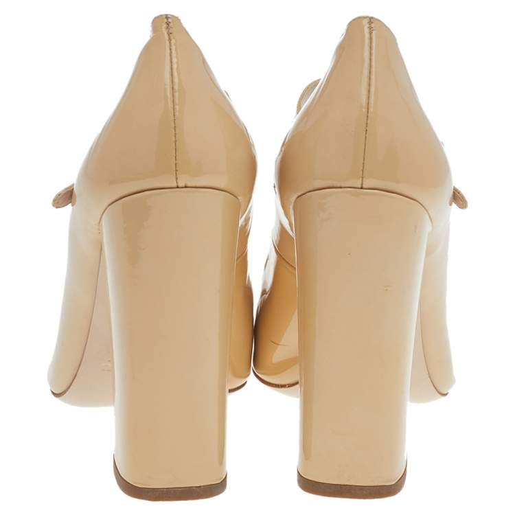 مملوكة مسبقًا Miu Miu Beige Patent Leather Block Heel Mary Jane Pumps Size 38.5