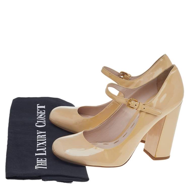 مملوكة مسبقًا Miu Miu Beige Patent Leather Block Heel Mary Jane Pumps Size 38.5