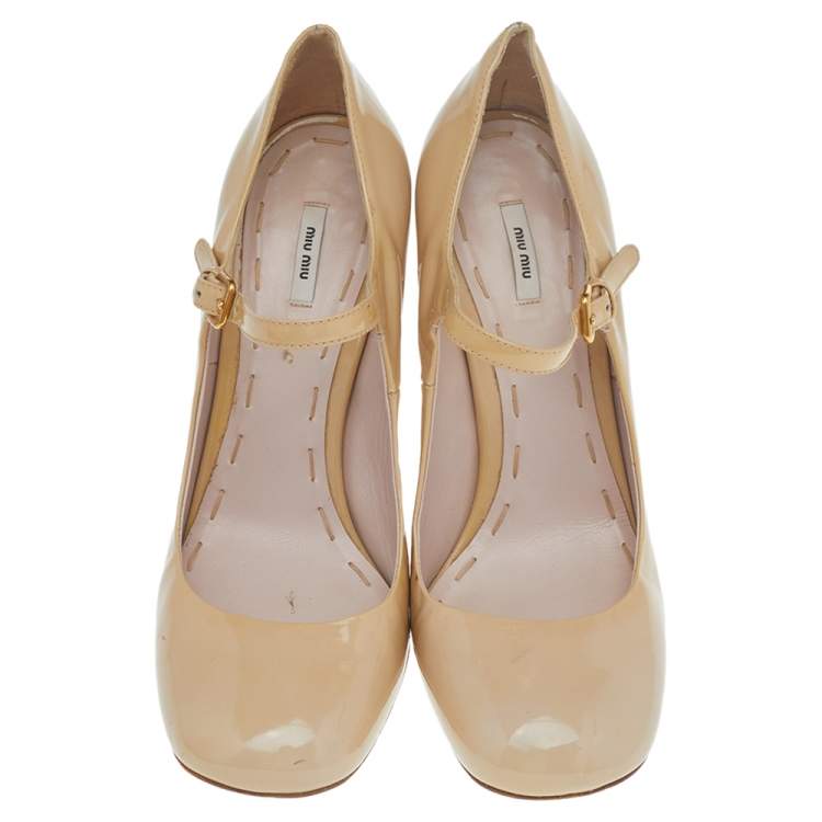مملوكة مسبقًا Miu Miu Beige Patent Leather Block Heel Mary Jane Pumps Size 38.5