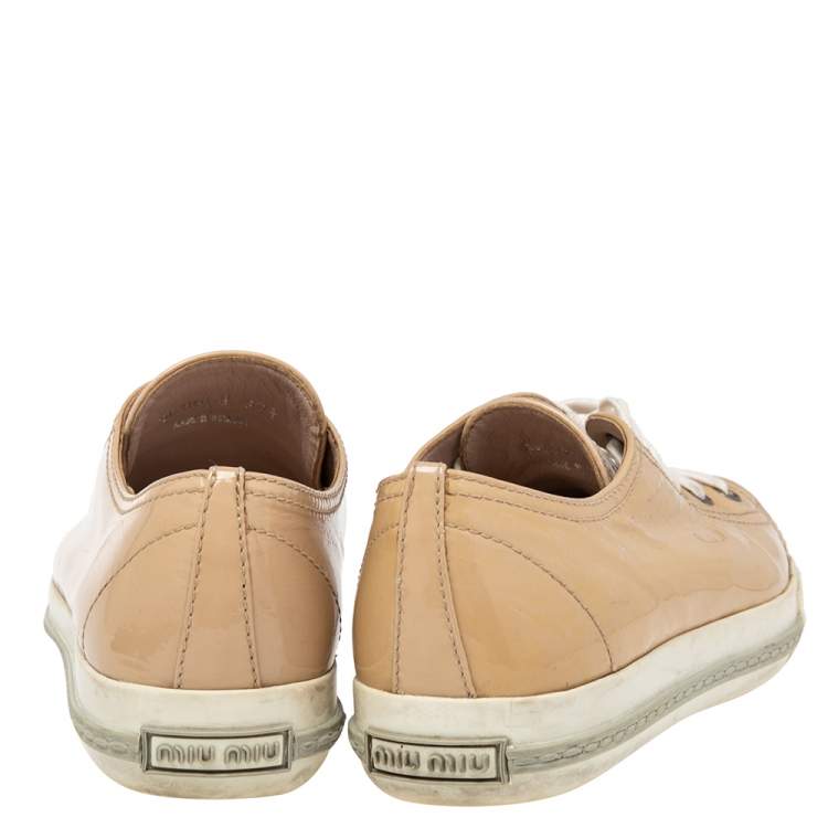 Pre Owned Miu Miu Beige Patent Leather Metal Cap Toe Low Top Sneakers Size 37.5