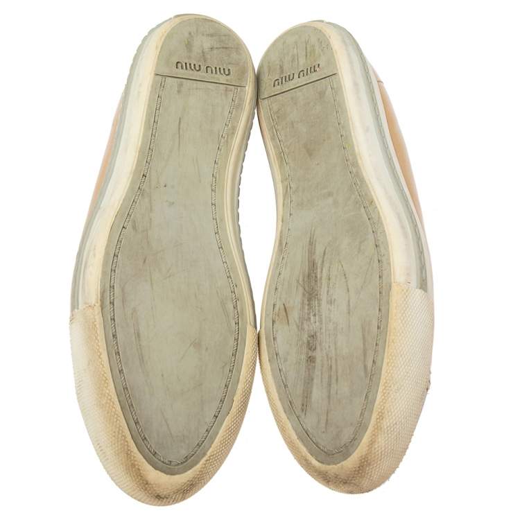 Pre Owned Miu Miu Beige Patent Leather Metal Cap Toe Low Top Sneakers Size 37.5