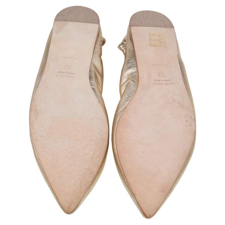 Pre Owned Miu Miu Gold Leather Pointed Toe Scrunch Ballet Flats Size 37