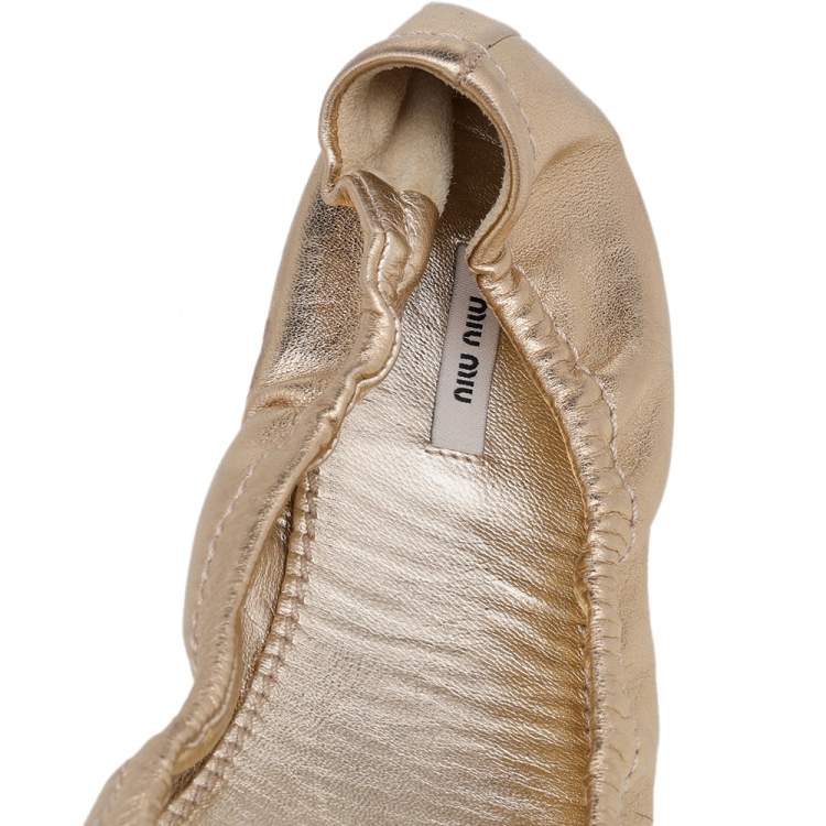 Pre Owned Miu Miu Gold Leather Pointed Toe Scrunch Ballet Flats Size 37