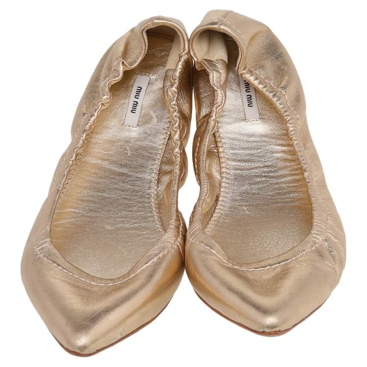 Pre Owned Miu Miu Gold Leather Pointed Toe Scrunch Ballet Flats Size 37