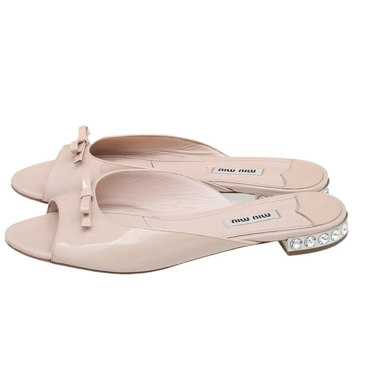 Pre Owned Miu Miu Beige Patent Leather Crystal Embellished Heel Bow Open Toe Flats Size 38.5