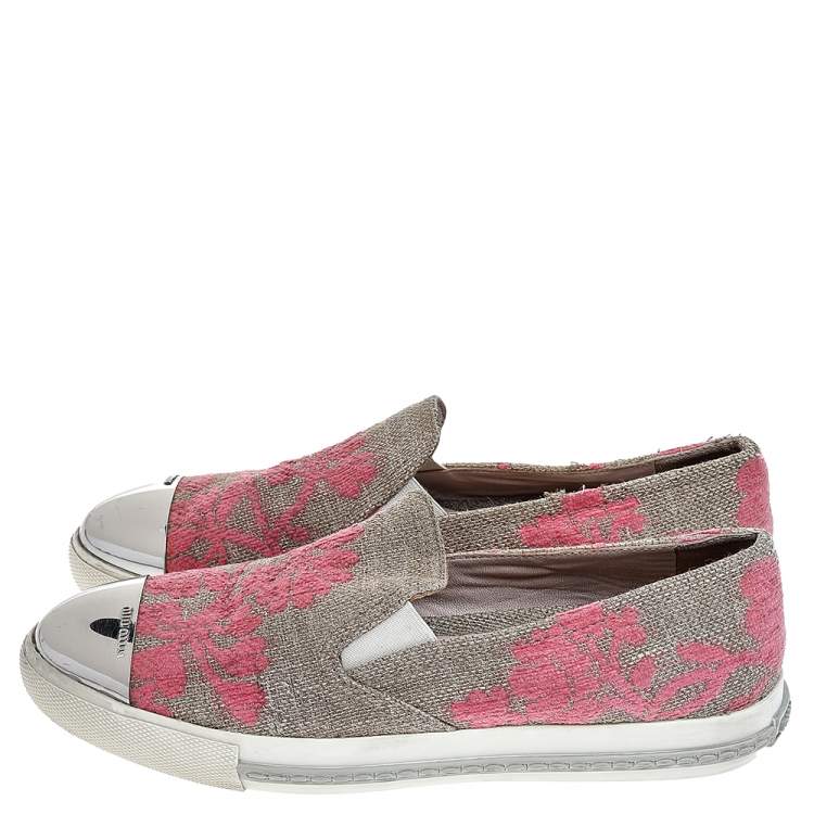 مملوكة مسبقًا Miu Miu Beige/Pink Jute Metal Cap Toe Slip On Sneakers Size 37 