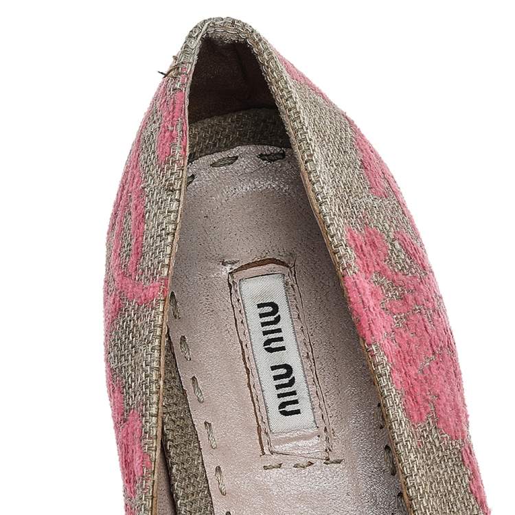مملوكة مسبقًا Miu Miu Beige/Pink Jute Metal Cap Toe Slip On Sneakers Size 37 