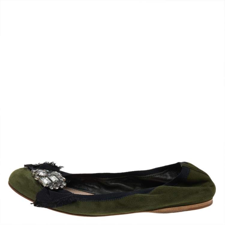 Neverfull, olive green, and chic flats.