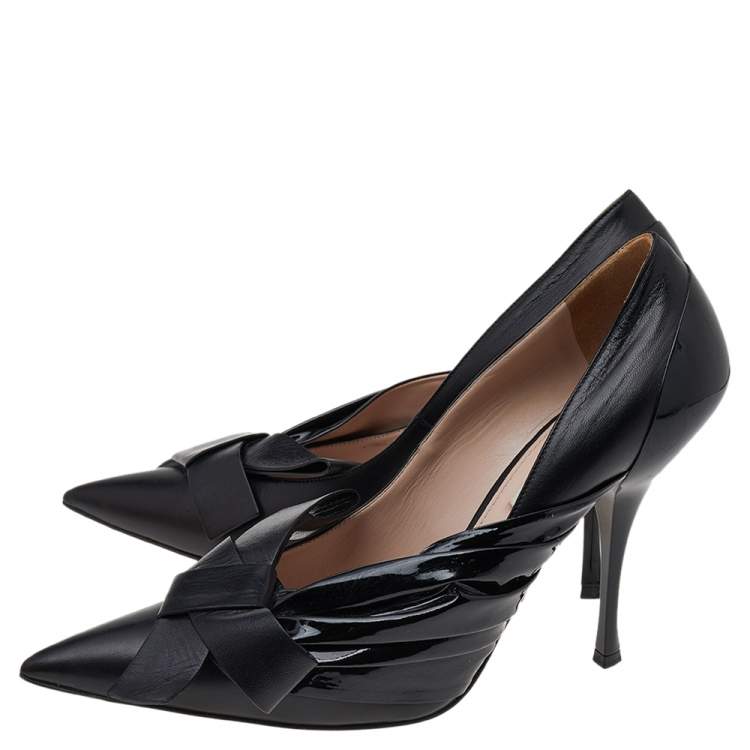 مملوكة مسبقًا Miu Miu Patent And Leather Bow Pointed Toe Pumps Size 40.5