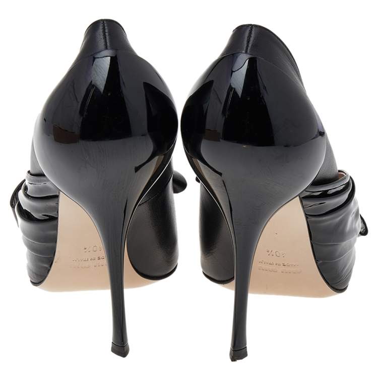 مملوكة مسبقًا Miu Miu Patent And Leather Bow Pointed Toe Pumps Size 40.5