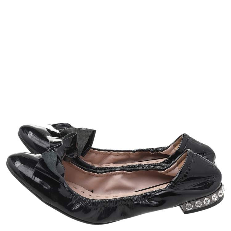 Pre Owned Miu Miu Black Patent Leather Bow Detail Crystal Embellished Heel Scrunch Ballet Flats Size 39