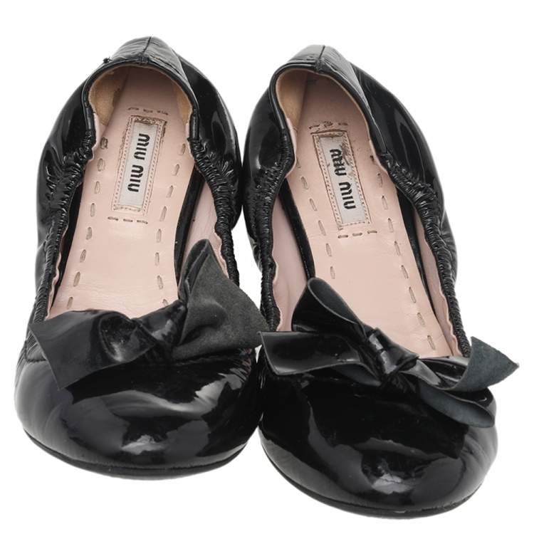 Pre Owned Miu Miu Black Patent Leather Bow Detail Crystal Embellished Heel Scrunch Ballet Flats Size 39