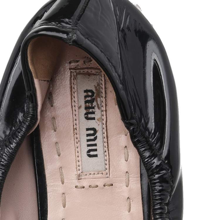 Pre Owned Miu Miu Black Patent Leather Bow Detail Crystal Embellished Heel Scrunch Ballet Flats Size 39