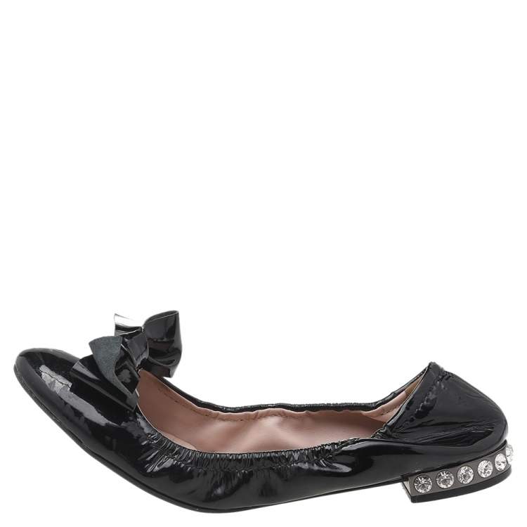 Pre Owned Miu Miu Black Patent Leather Bow Detail Crystal Embellished Heel Scrunch Ballet Flats Size 39