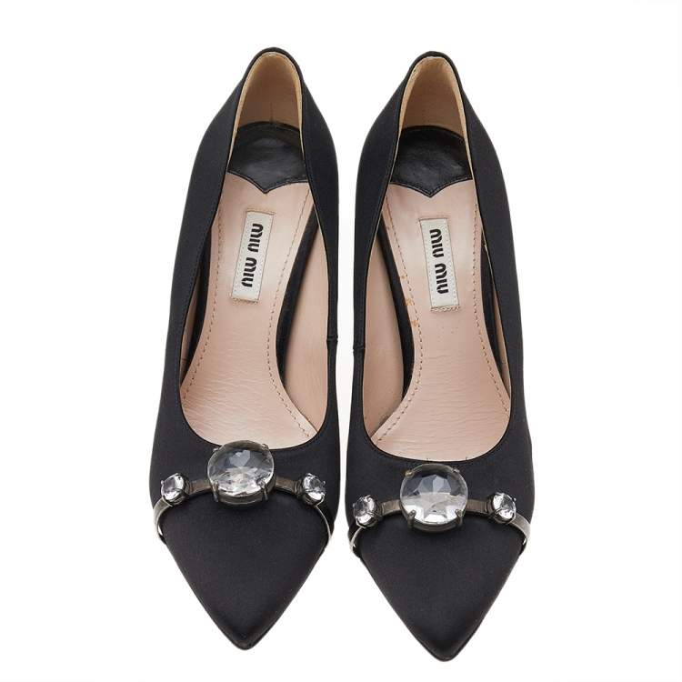 مملوكة مسبقًا Miu Miu Black Satin Crystal Embellished Pointed Toe Pumps Size 39