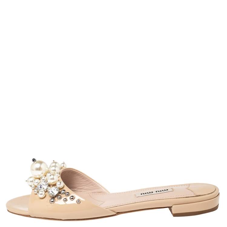 Pre Owned Miu Miu Beige Patent Pearl Embellished Flats Size 35.5