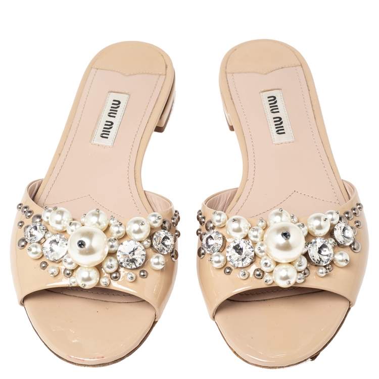 Pre Owned Miu Miu Beige Patent Pearl Embellished Flats Size 35.5