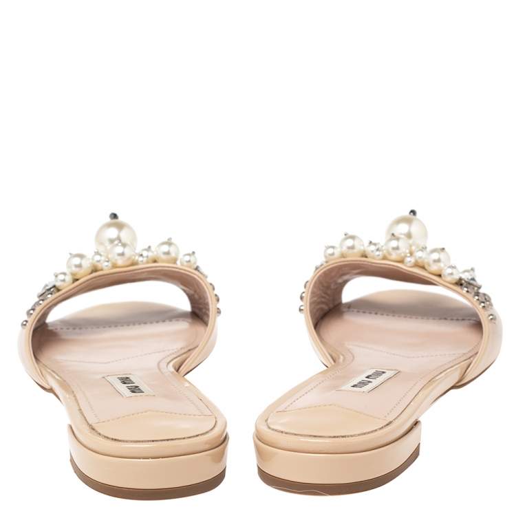 Pre Owned Miu Miu Beige Patent Pearl Embellished Flats Size 35.5