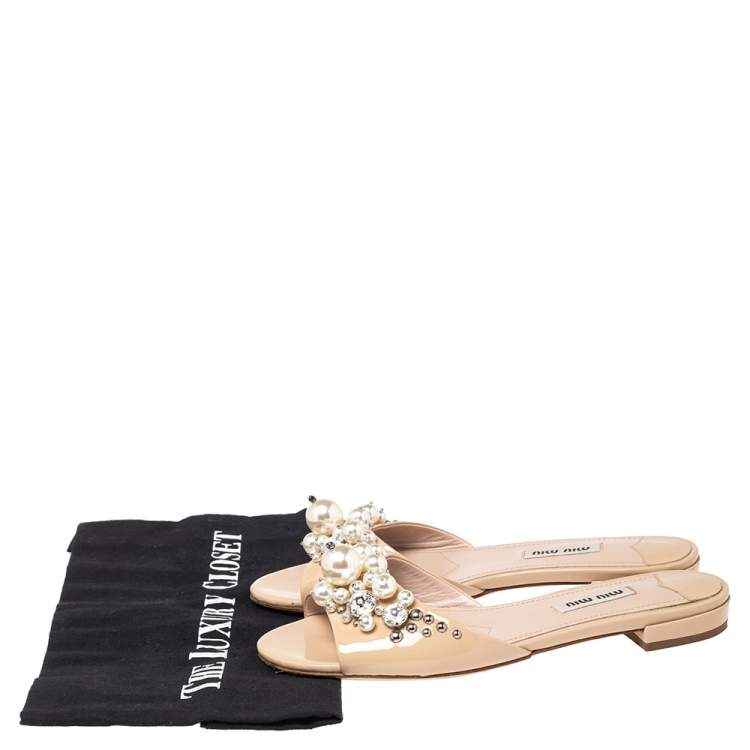 Pre Owned Miu Miu Beige Patent Pearl Embellished Flats Size 35.5