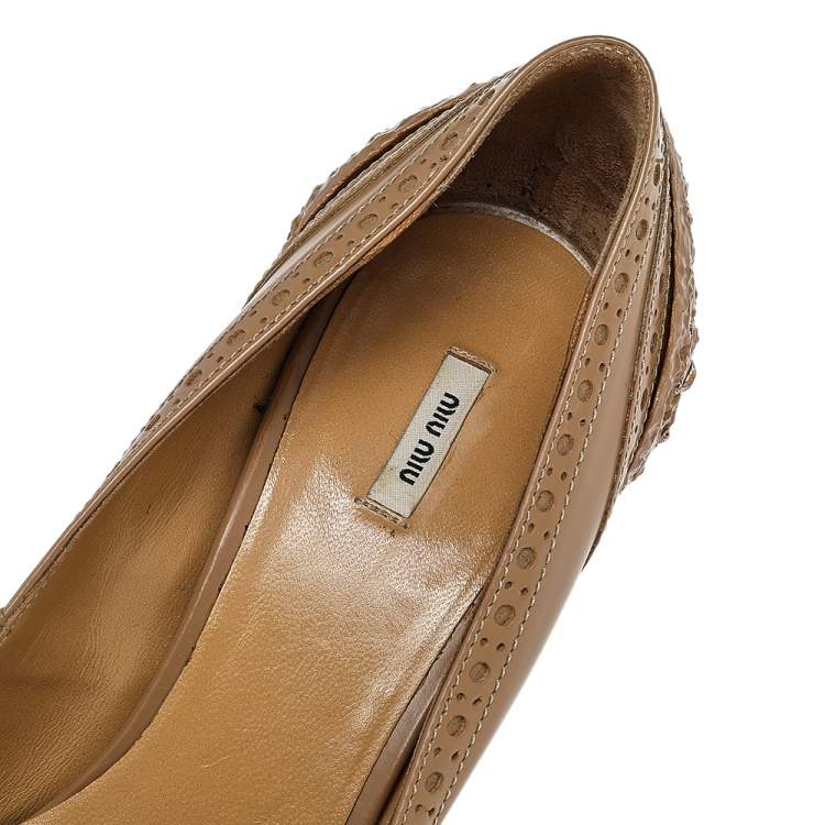 مملوكة مسبقًا Miu Miu Brown Brogue Leather Crystal Embellished Heel Round Toe Pumps Size 36.5