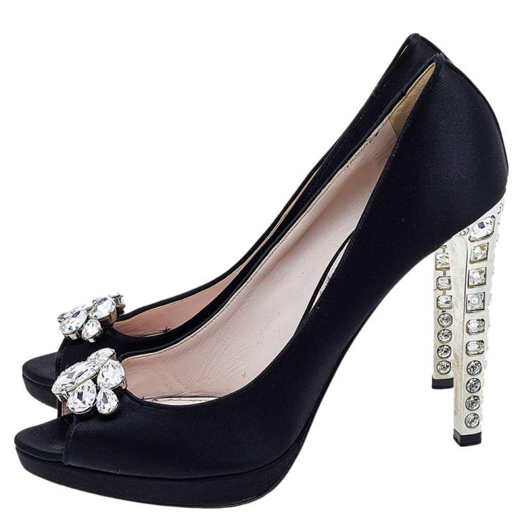 مملوكة مسبقًا Miu Miu Black Satin Peep Toe Pumps Size 41