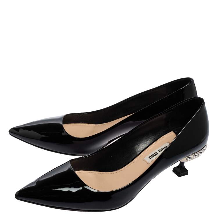 مملوكة مسبقًا Miu Miu Black Patent Leather Pointed Toe Kitten Heel Pumps Size 37.5