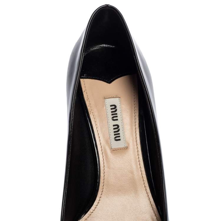 مملوكة مسبقًا Miu Miu Black Patent Leather Pointed Toe Kitten Heel Pumps Size 37.5