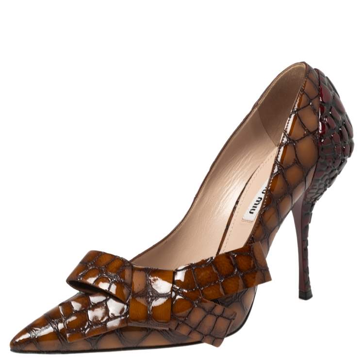Pre Owned Miu Miu Brown-Burgundy Croc Embossed Patent Leather Bow Detail Pointed Toe Pumps Size 39