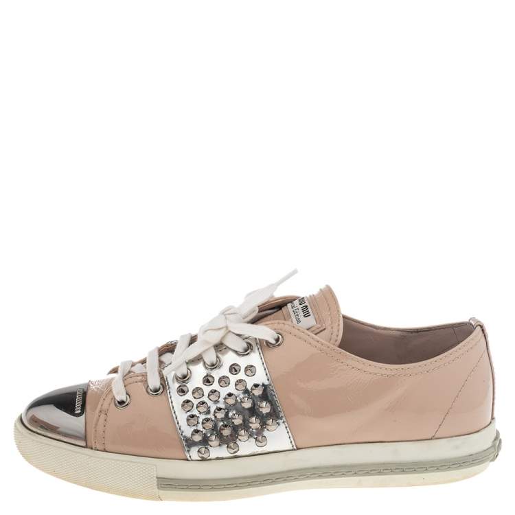 مملوكة مسبقًا Miu Miu Beige/Silver Patent Leather Studded  Cap Toe Slip On Sneakers Size 39