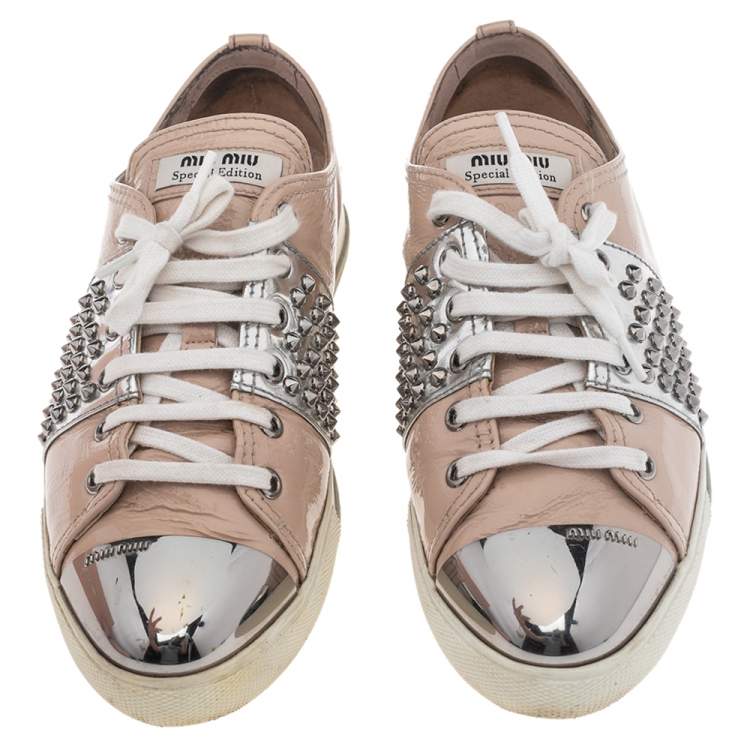 مملوكة مسبقًا Miu Miu Beige/Silver Patent Leather Studded  Cap Toe Slip On Sneakers Size 39