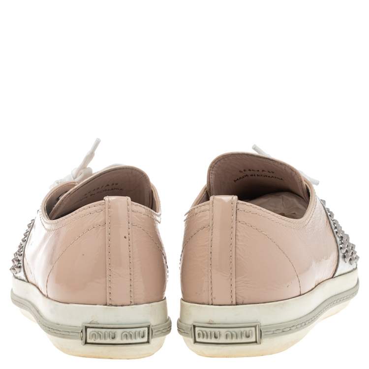 مملوكة مسبقًا Miu Miu Beige/Silver Patent Leather Studded  Cap Toe Slip On Sneakers Size 39