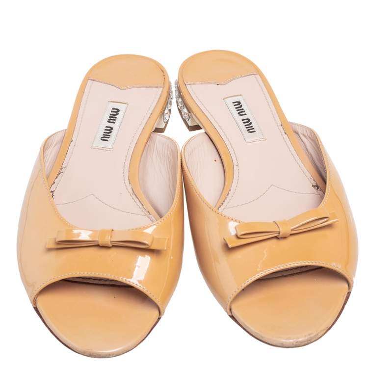 Pre Owned Miu Miu Beige Patent Leather Bow Detail Jeweled Heel Sandals Size 36.5 