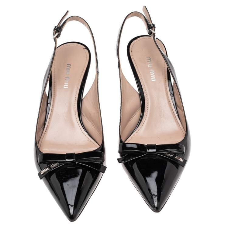 مملوكة مسبقًا Miu Miu Black Patent Leather Bow Pointed Toe Slingback Sandals Size 38.5