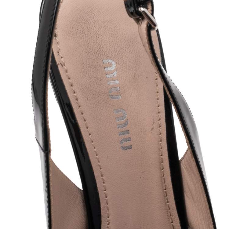 مملوكة مسبقًا Miu Miu Black Patent Leather Bow Pointed Toe Slingback Sandals Size 38.5