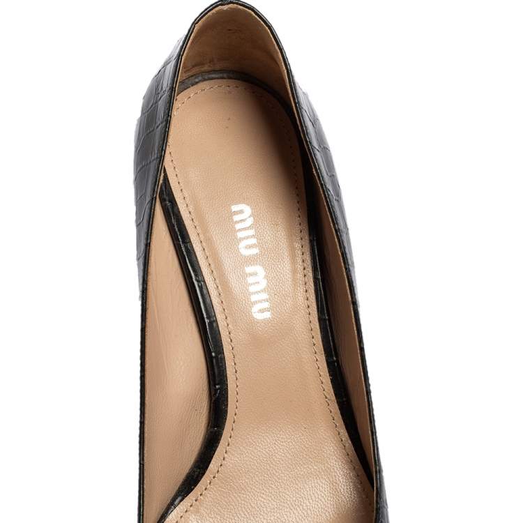 مملوكة مسبقًا Miu Miu Black Croc Embossed leather Bow Detail Pointed Toe Pumps Size 38