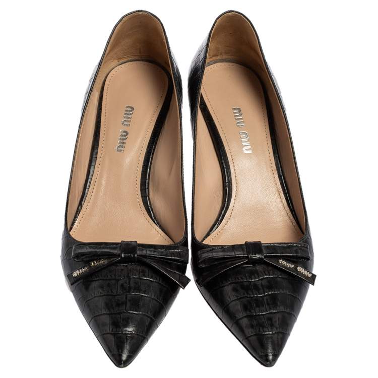 مملوكة مسبقًا Miu Miu Black Croc Embossed leather Bow Detail Pointed Toe Pumps Size 38