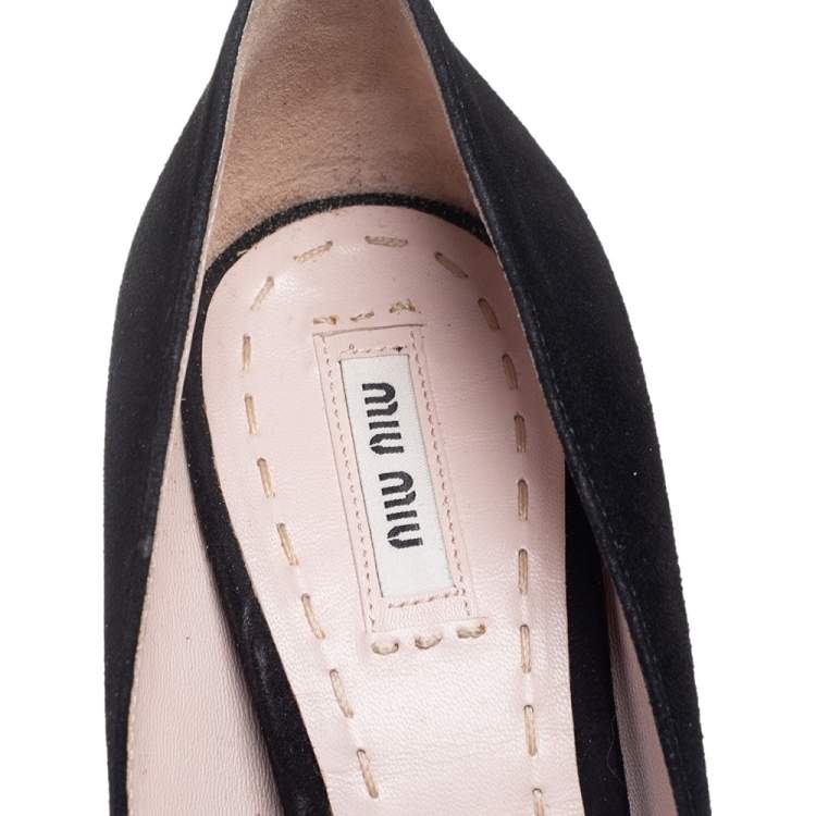 مملوكة مسبقًا Miu Miu Black Suede Peep Toe Platform Pumps Size 40