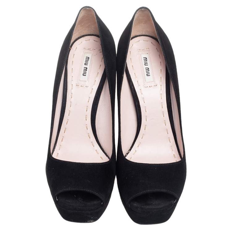 مملوكة مسبقًا Miu Miu Black Suede Peep Toe Platform Pumps Size 40