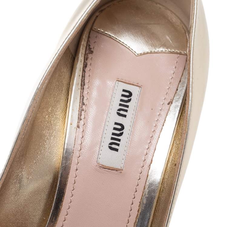 مملوكة مسبقًا Miu Miu Gold Leather  Crystal Embellished Peep Toe Pumps Size 40.5