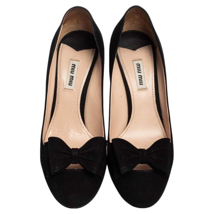 Pre Owned Miu Miu Black Suede Bow Round-Toe Pumps Size 39