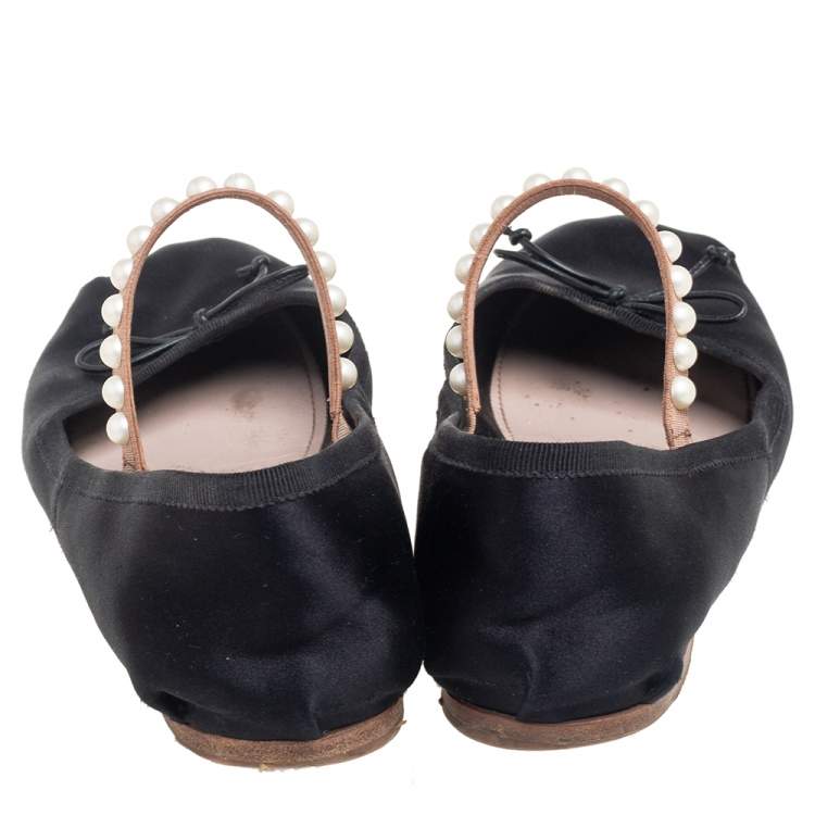 مملوكة مسبقًا Miu Miu Black Satin Embellished Strap Ballet Flats Size 39 