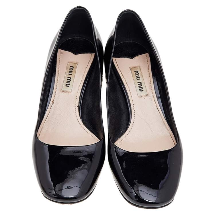 مملوكة مسبقًا Miu Miu Black Patent Leather Crystal Embellished Block Heel Pumps Size 37.5