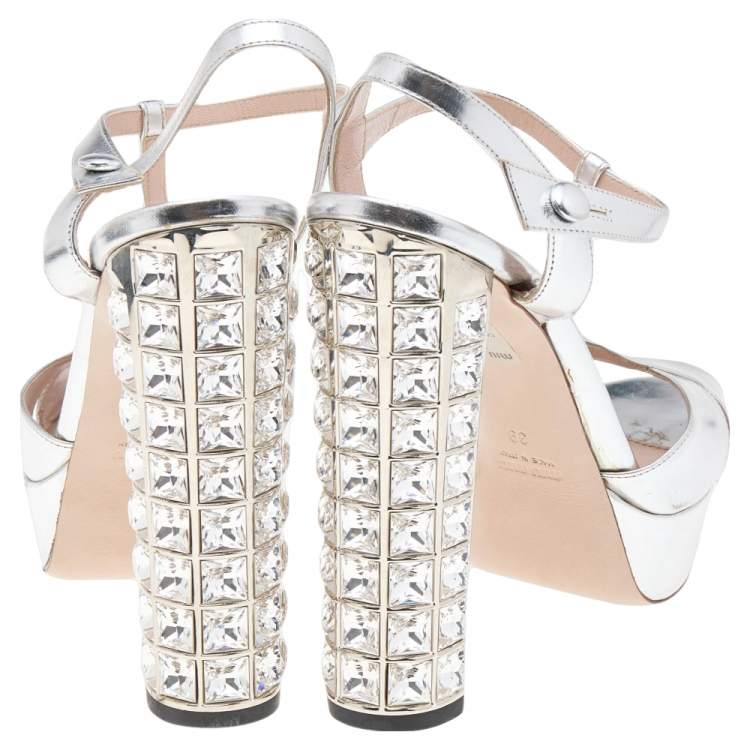 مملوكة مسبقًا Miu Miu Metallic Silver Leather Crystal Embellished Block Heel Ankle Strap Platform Sandals Size 39