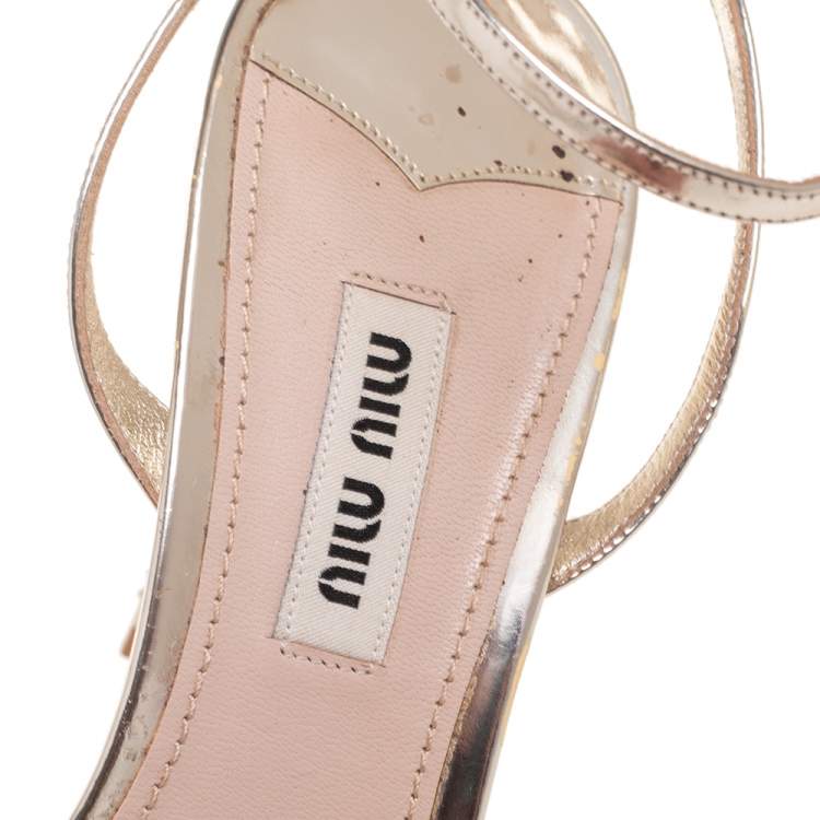 مملوكة مسبقًا Miu Miu Gold Leather Crystal Heel Ankle Strap Sandals Size 37