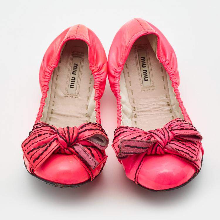 Pre Owned Miu Miu Pink Patent Leather Bow Scrunch Ballet Flats Size 37