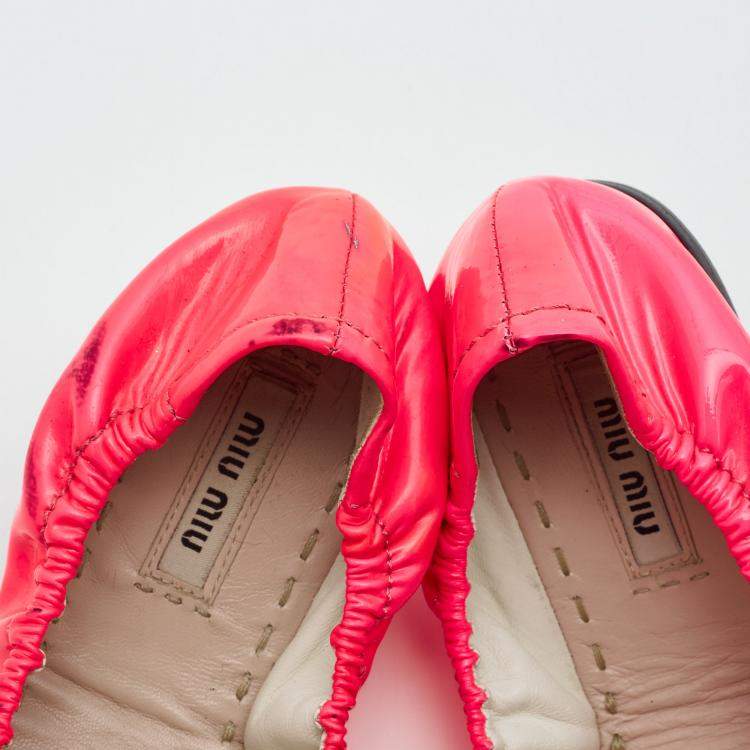 Pre Owned Miu Miu Pink Patent Leather Bow Scrunch Ballet Flats Size 37