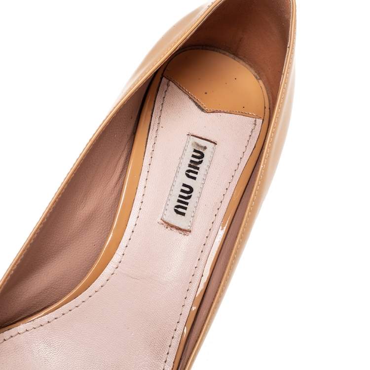 Pre Owned Miu Miu Beige Patent Leather Crystal Embellished Heel Pumps Size 38.5