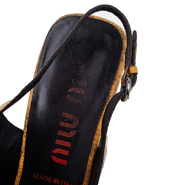 مملوكة مسبقًا Miu Miu Mustard Lizard Embossed Leather Bow Slingback Sandals Size 37