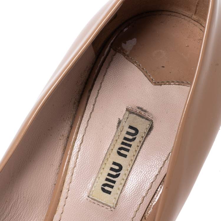 Pre Owned Miu Miu Beige Patent Leather Bow Square-Toe Pumps Size 39.5