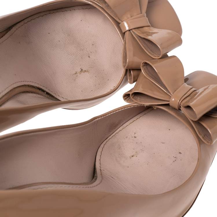 Pre Owned Miu Miu Beige Patent Leather Bow Square-Toe Pumps Size 39.5